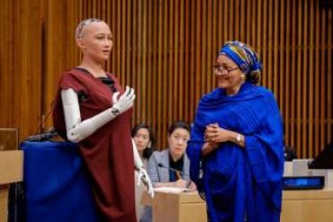 Робот, обещавший уничтожать и захватывать людей, рассказал в ООН, чем может быть полезен человечеству