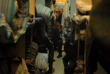 Росгвардия подавила массовый пьяный дебош якутских вахтовиков в пассажирском поезде