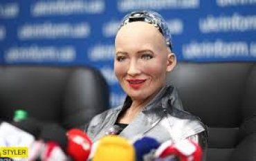 Робот София назвала следующего президента Украины