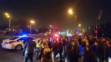Киев сковали гигантские пробки