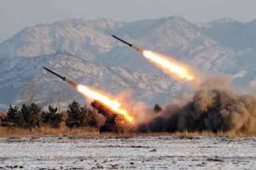 Северная Корея запустила боевые ракеты в сторону Японии