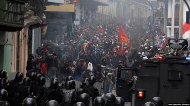 Правительство Эквадора сбежало из столицы из-за массовых протестов