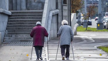 Ученые связали медленную ходьбу со старением мозга