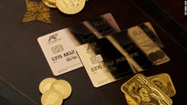 В Великобритании выпустили платежную карту из чистого золота