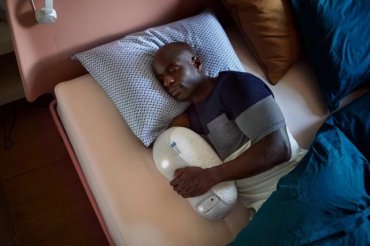 Изобрели подушку-робот, которая помогает уснуть