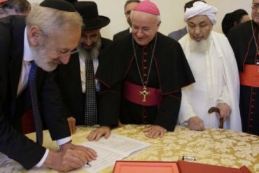 В Ватикане представители трех религий подписали декларацию против эвтаназии