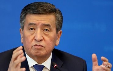 В Кыргызстане не могут найти президента и премьера