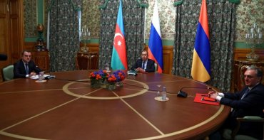 Армения и Азербайджан вновь обвинили друг друга в нарушении перемирия в Карабахе