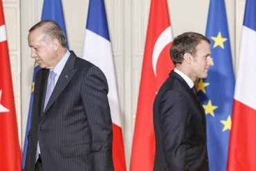 Эрдоган призвал объявить бойкот товарам из Франции