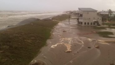 Ураган «Зета» со скоростью 180км/ч обрушился на южное побережье США