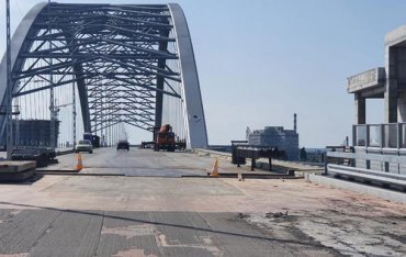 На строительстве Подольского моста в Киеве украли 150 млн