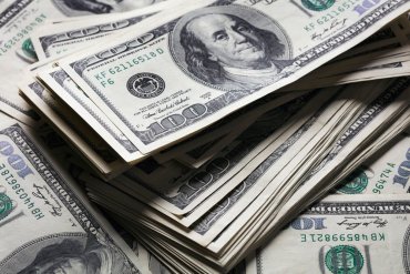 На украинский рынок вбросили сотни тысяч фальшивых долларов премиум-класса