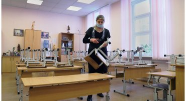 В Украинских школах объявили досрочные каникулы