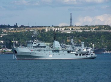 Уникальный корабль ВСУ потерпел бедствие в Черном море: экипаж спасли, судно буксируют
