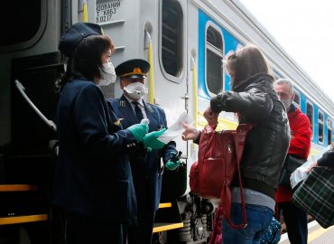 Пассажиров не пускают и вызывают полицию: в «Укрзализныце» рассказали о первом дне по новым правилам