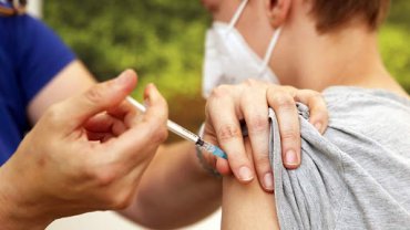 В Украине разрешили вакцинировать детей от COVID-19: кому можно и каким препаратом
