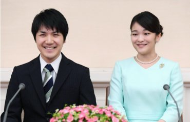 Японская принцесса вышла замуж за простолюдина и покинула императорскую семью