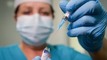 Как вакцинироваться, если куплен поддельный COVID-сертификат: Минздрав дал объяснение