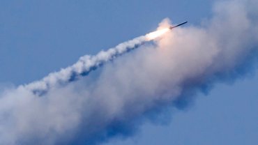Россия снова обстреляла Запорожье: ПВО сбила три ракеты
