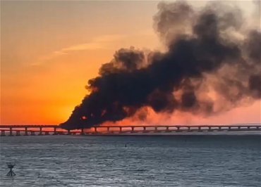 Підрив Кримського мосту призвів до колапсу залізничного, автомобільного та морського сполучень