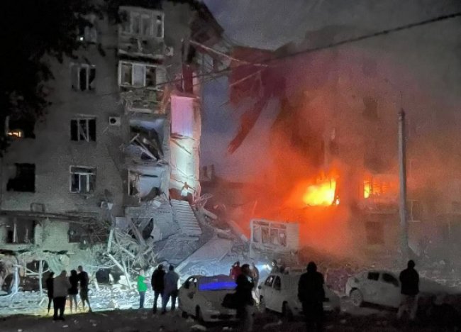 Росіяни вночі вдарили ракетами по центру Запоріжжя: зруйновано багатоповерхівку