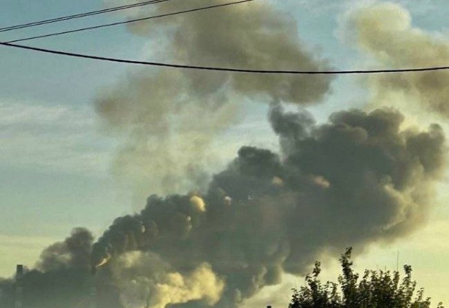 В Днепре прогремели взрывы: над городом огромный столб дыма