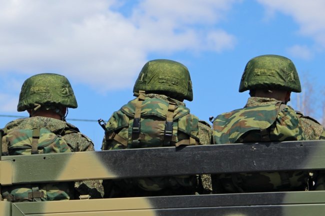 Російські командири заробляють на відправці військових у тил: тариф подобовий