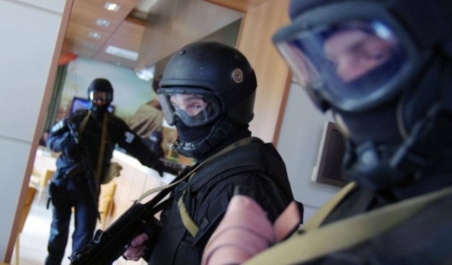 Київські правоохоронці влаштували “маски-шоу” в офісі запорізького адвоката Гришина: він назвав це помстою мародерів