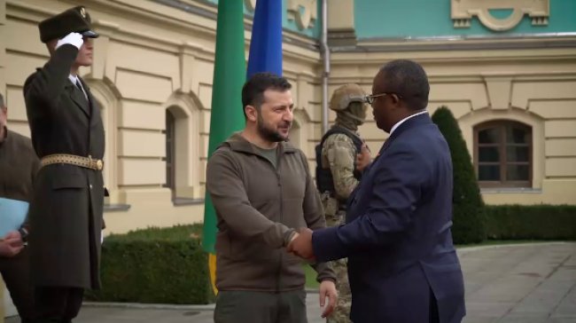 Президент Гвинеи-Бисау прилетел в Киев из Москвы "наводить мосты": Зеленский ответил