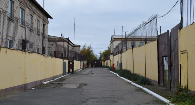 У Херсоні окупанти розмістилися у тюрмі: зеків вивезли з міста