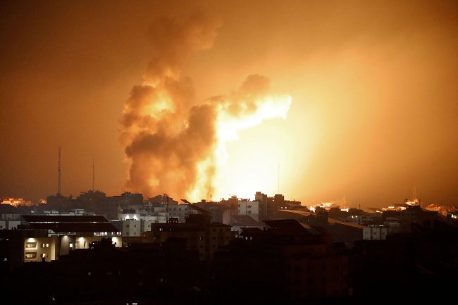 Израиль нанес удары по 426 целям в Газе: всю ночь не прекращались взрывы