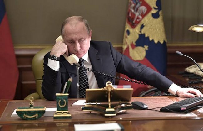 &laquo;Ніхто не хотів першим класти слухавку: у Кремлі розповіли про &laquo;теплу&raquo; розмову Трампа та Путіна