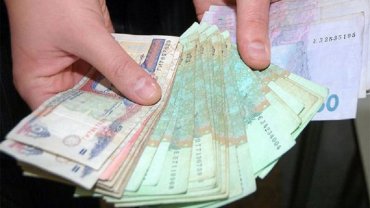 В Украине третий месяц подряд сокращается средняя заработная плата