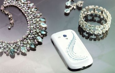 Samsung представила смартфон с кристалами Swarovski