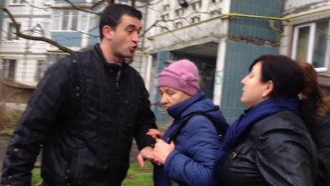 Булатецкий нападает на пожилых женщин Черкасс, агитаторов его оппонента