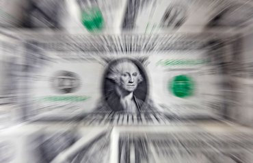 Нацбанк бросает гривну на съедение доллару