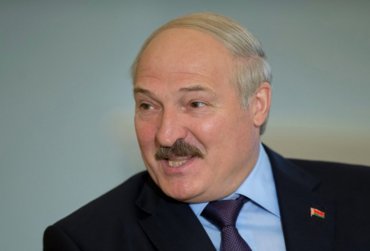 Лукашенко поздравил белорусов с днем Октябрьской революции
