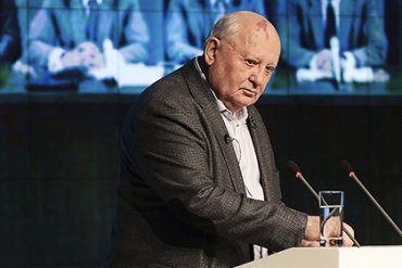 Горбачев призвал Запад снять санкции и прислушаться к Путину