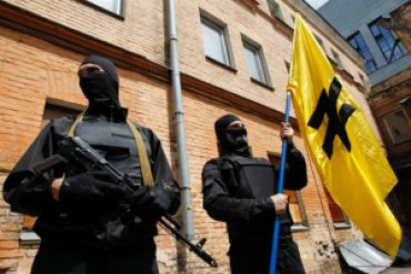 Бойцы «Азова» обосновались в логове Януковича