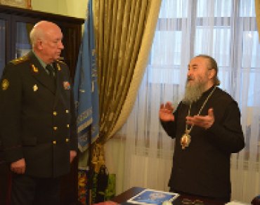 Новый глава УПЦ МП встретился с генералом и передал военным в зону АТО свое благословение