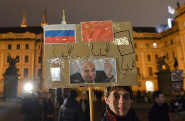 Большинство чехов не поддерживает антиукраинскую политику своего президента