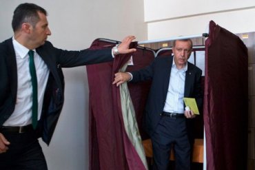 Партия Эрдогана получила большинство в парламенте Турции