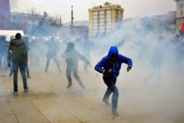 В Косово второй день продолжаются беспорядки