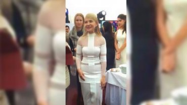 Тимошенко распустила косу и надела эротическое платье