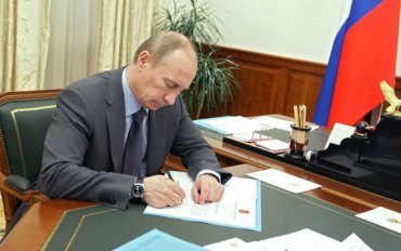Путин подписал закон с требованием к США компенсировать потери от санкций