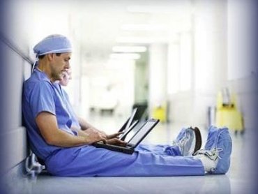 Британские врачи отказались проводить операции из-за попавшего в больницу компьютерного вируса