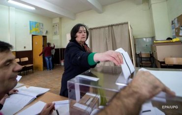 В первом туре на выборах в Болгарии лидирует пророссийский кандидат