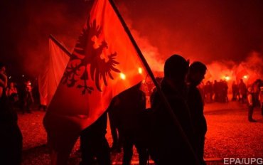 В Варшаве сожгли украинский флаг