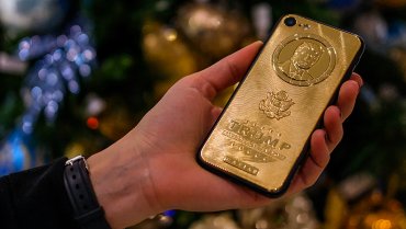 В России выпустили золотой iPhone с Трампом