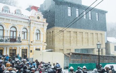 Кличко распорядился срочно перестроить театр на Андреевском